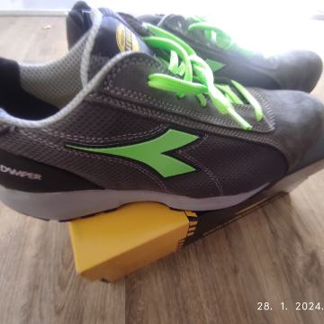 radne tenisice Diadora broj 48