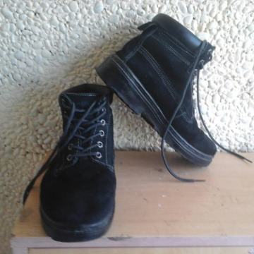 Rallu br 39 kožne udobne gležnjače s gumenim potplatom