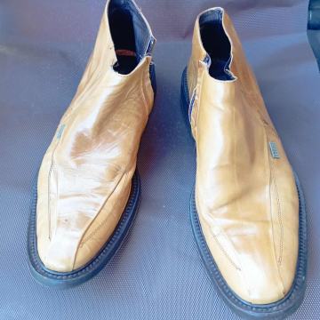 Talijanske cipele Enrico Coveri, žute, kožne, visoke, broj 45