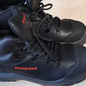 Nove zaštitne radne cipele 42