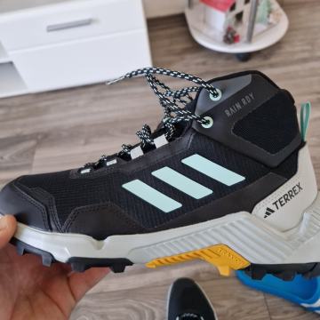 Adidas terrex 42