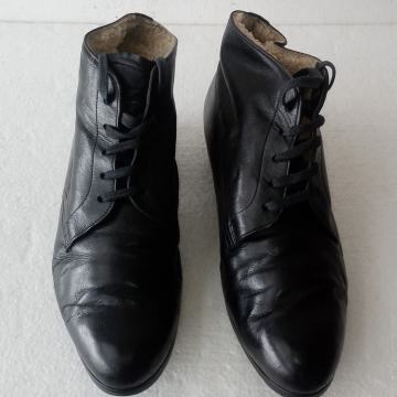 Kratke čizme od prave kože futrane ovčjom vunom/ vel. 41,5