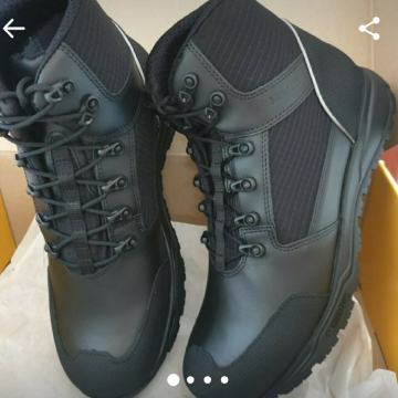 Čizme muške  poluvisoke 43br lagane..s Mischelin dzonom