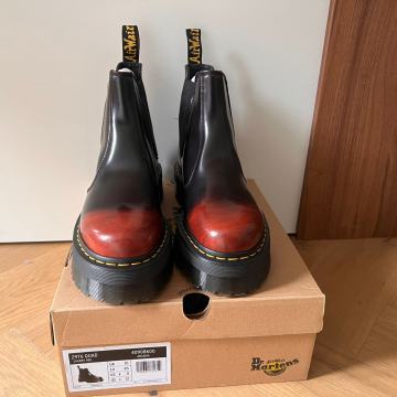 Dr. Martens 2976 Quad Arcadia Leather Platform Chelsea Boots