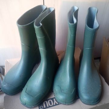 Gumene čizme broj 41 i 39