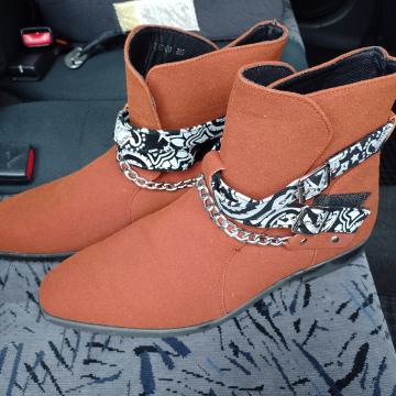 Pat Calvin  br 48 kvalitetne kožne nove ČIZMICE limitirani proizvod