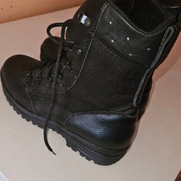 Ljetne crne vojne čizme s vodonepropusnom membranom Jelen br 43