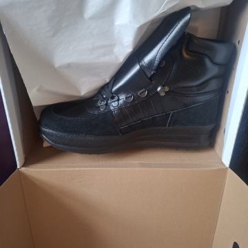 Muške kožne čizme, Borovo