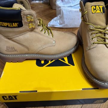 Muške čizme Caterpillar broj 44 odgovara za 45