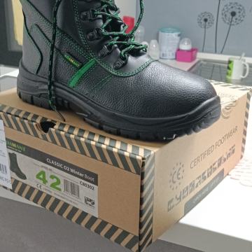 Muske cizme zimske  43 NOVO