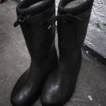 Gumene čizme, 42