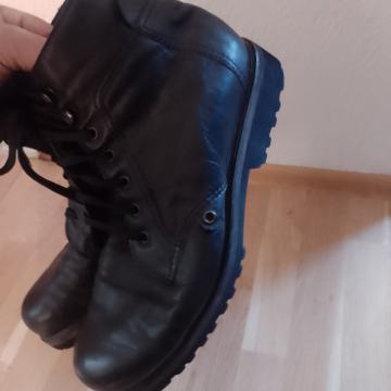 Palladium br 43 kožne kvalitetne i vrlo udobne čizmice