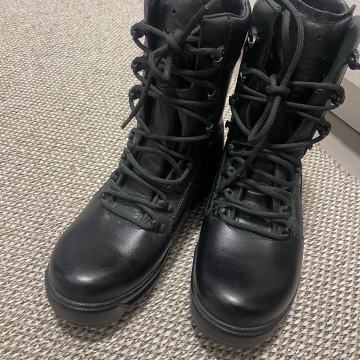 Potpuno nove Čizme kožne vel.41