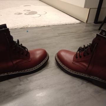 Prodajem NOVE čizme marte