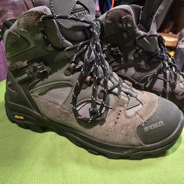 Prodajem McKinley čizme