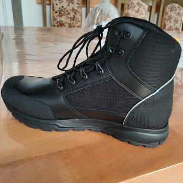 Za prodaju polu viske čizme,lagane,kožne. Br.43