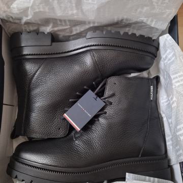 Tommy Hilfiger čizme