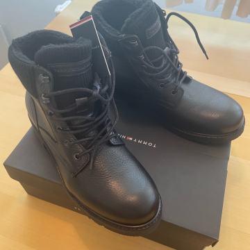 Tommy Hilfiger gležnjače