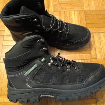 Nove, udobne čizme /cipele, br. 46