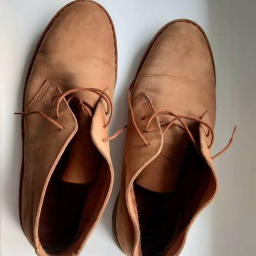 Udobne muške kožne gležnjače br 45 (12) od brušene kože.