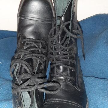 visoke čizme br. 42