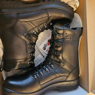 Vojne zimske čizme 43 br