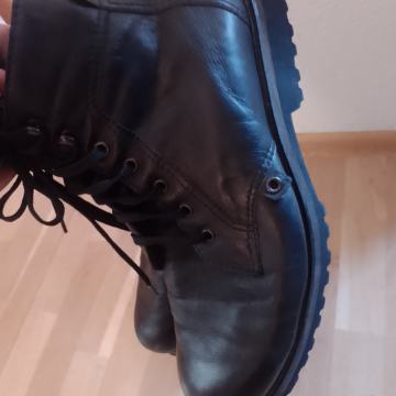 Zagi br.43 kožne kvalitetne ČIZMICE  bez greške