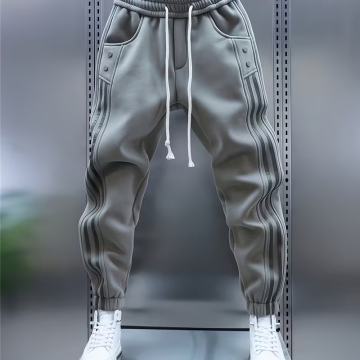 Crne i prugaste hlače širokih nogavica