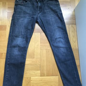 Diesel hlače traperice veličina 33 original