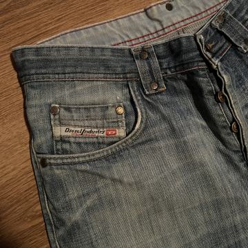 DIESEL Traperice vel: 31