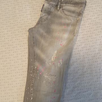 Dsqured hlace 46 vel