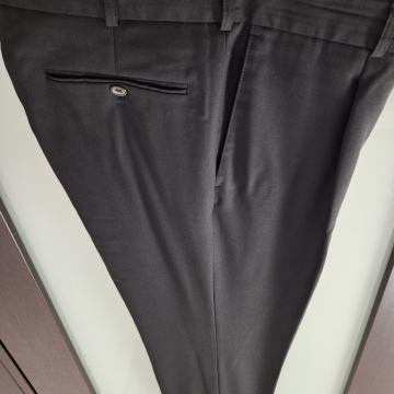 Elegantne crne hlače H.Boss br. 52