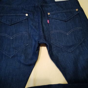 Nove  farmerice  Lewis