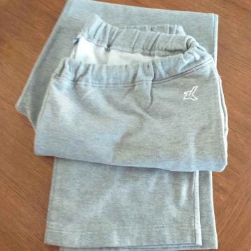 Hlače br. XL 56/58, sportske, tople sa tri džepa