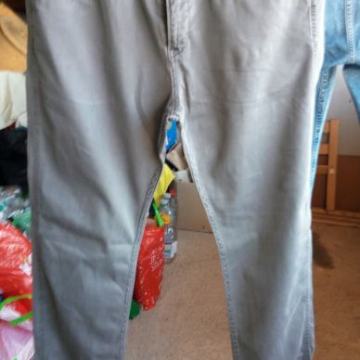 Hlače muške HUGO BOSS 34 / 32 ORIGINAL / nije kopija, očuvane