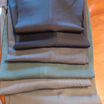 hlače muške na peglu