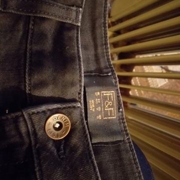 HLAČE TRAPERICE F&F CRNE VELIČINA 40