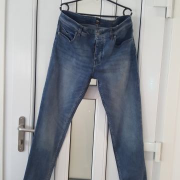 HUGO BOSS traperice W35 L32