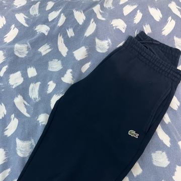 Lacoste hlače tamno plave velicina M