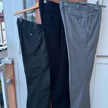 Muške hlače na crtu