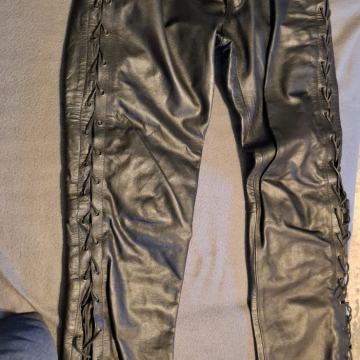 Motorističke kožne hlače