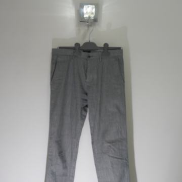 MUSKE HLACE BOSS REGULAR FIT W30 KAO NOVE