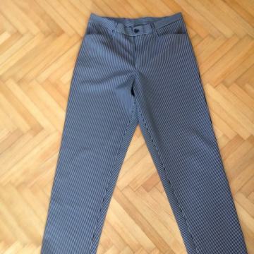 Muške hlače vel. 34 (L), prugaste