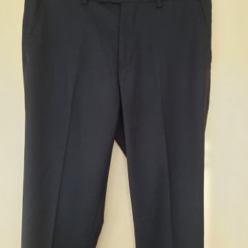 Muške hlače na  crtu velicina 52 NOVO