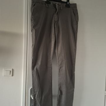 muske hlace komad 4 eur