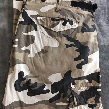 MUŠKE MASKIRNE HLAČE 3XL NOVE