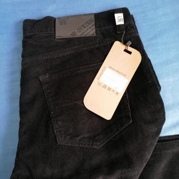 Muške samt hlače, nove