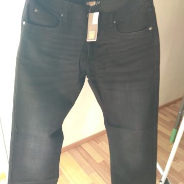 Muške traperice 13,00€ po komadu