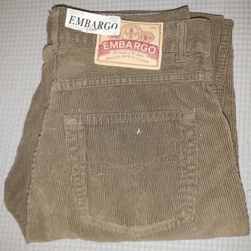 Prodajem nove samtane hlače