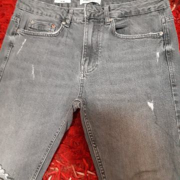 PULL & BBEAR SIVE MUSKE TRAPERICE 32/32